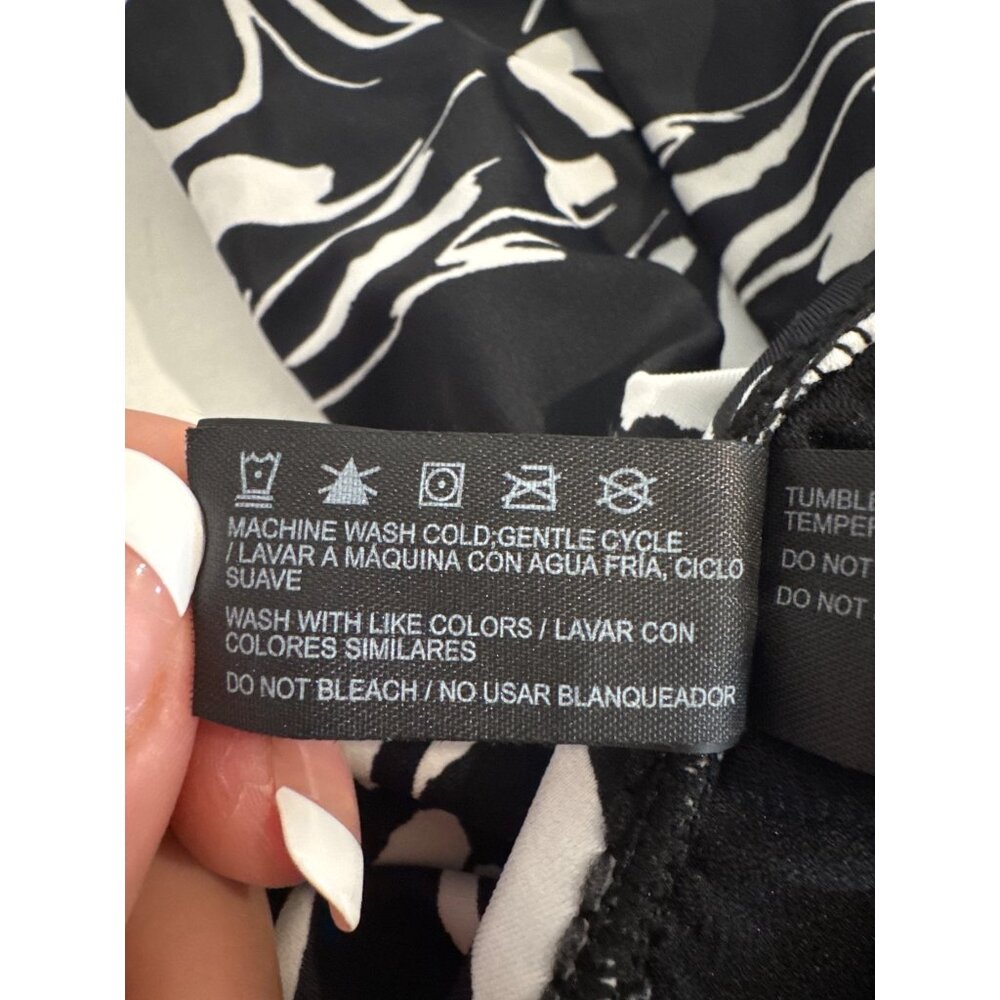 Hurley Womens Swimsuit Sz L Black/White Floral Tropical Hawaiian Beachy 1-Piece - Picture 6 of 11